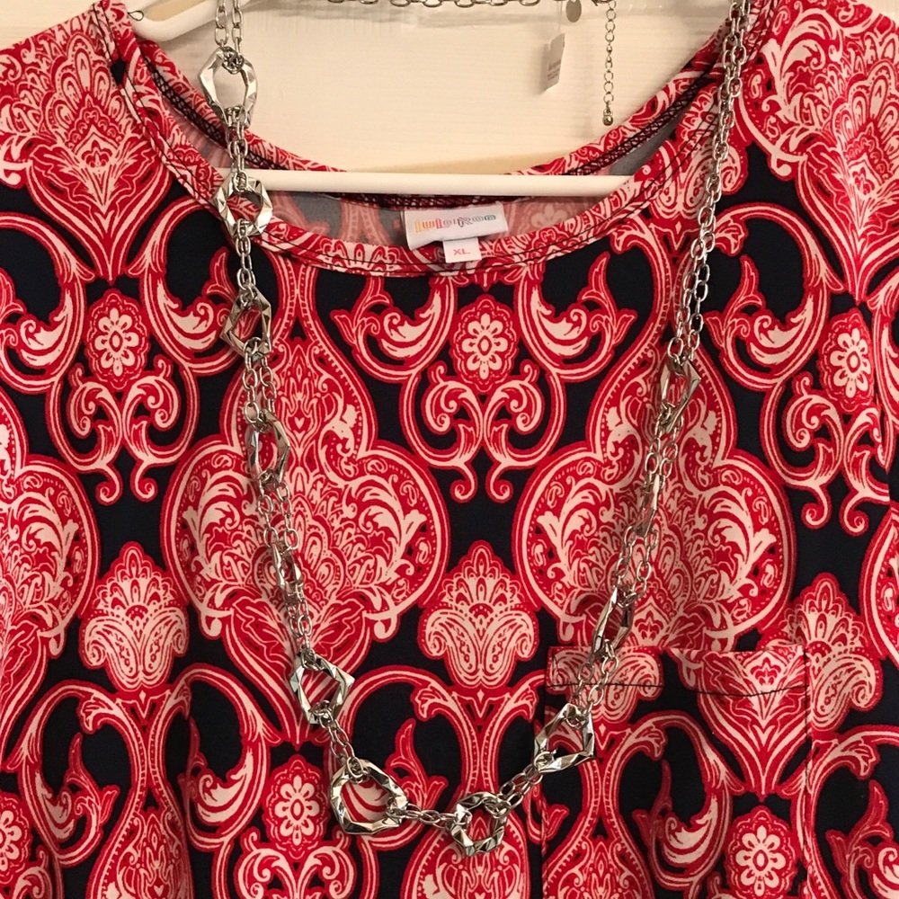 BNWT lia Sophia silver necklace